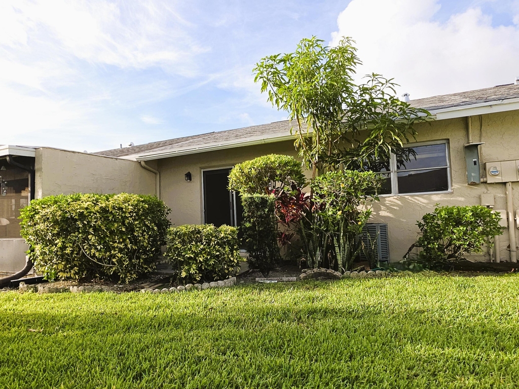 5445 Glenda Street - Photo 10