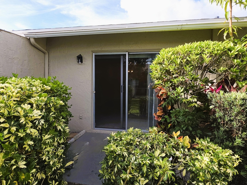 5445 Glenda Street - Photo 11