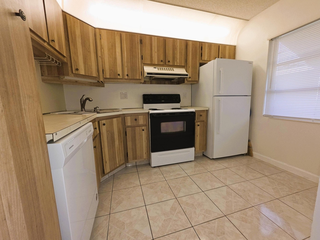5445 Glenda Street - Photo 2