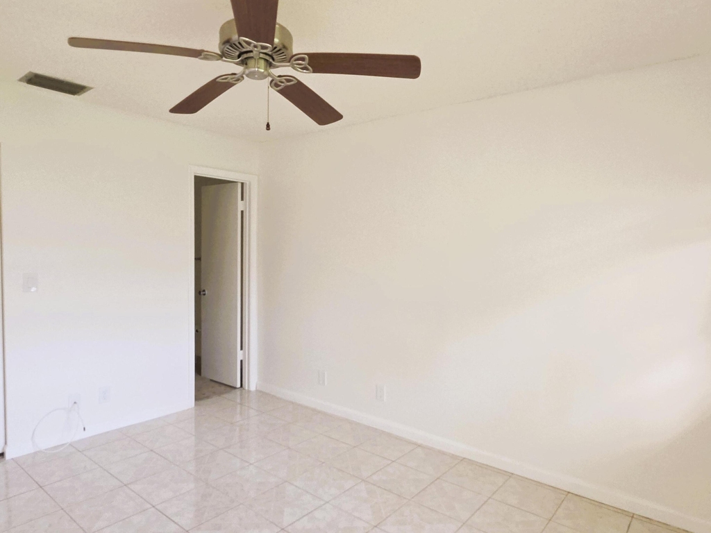 5445 Glenda Street - Photo 6