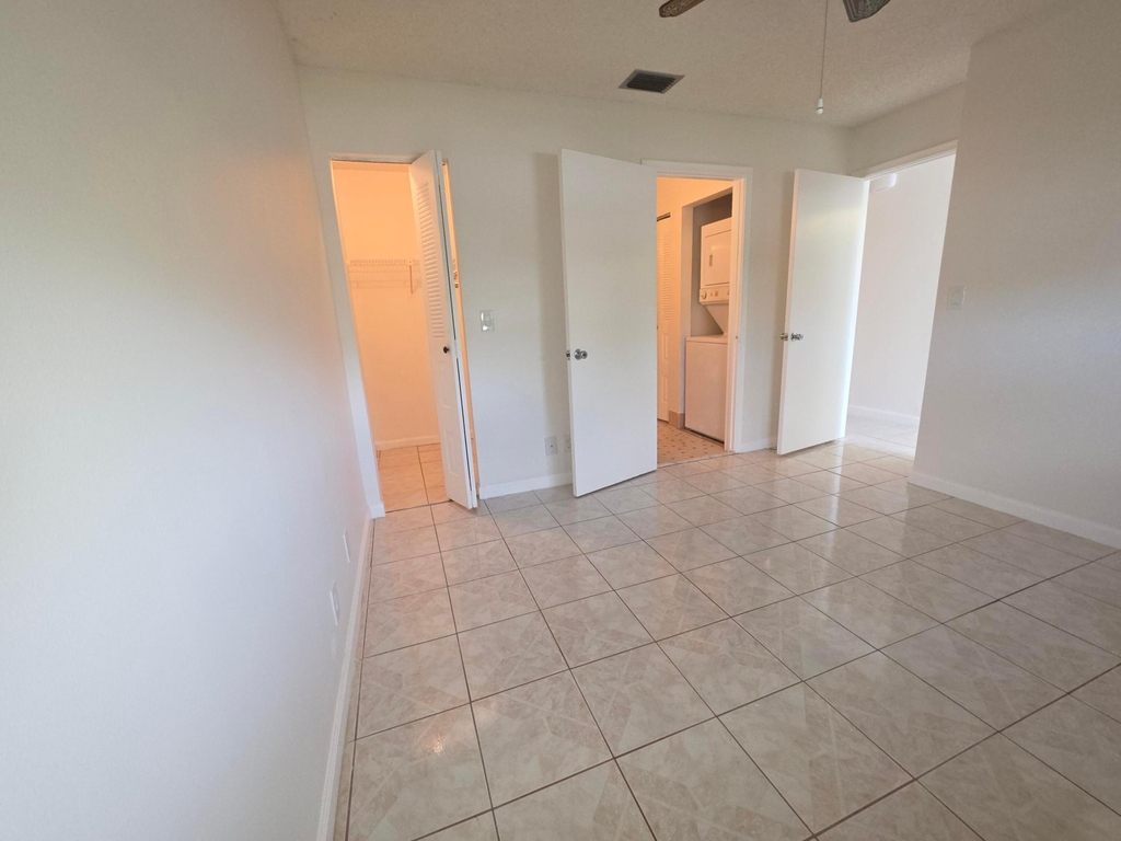5445 Glenda Street - Photo 14