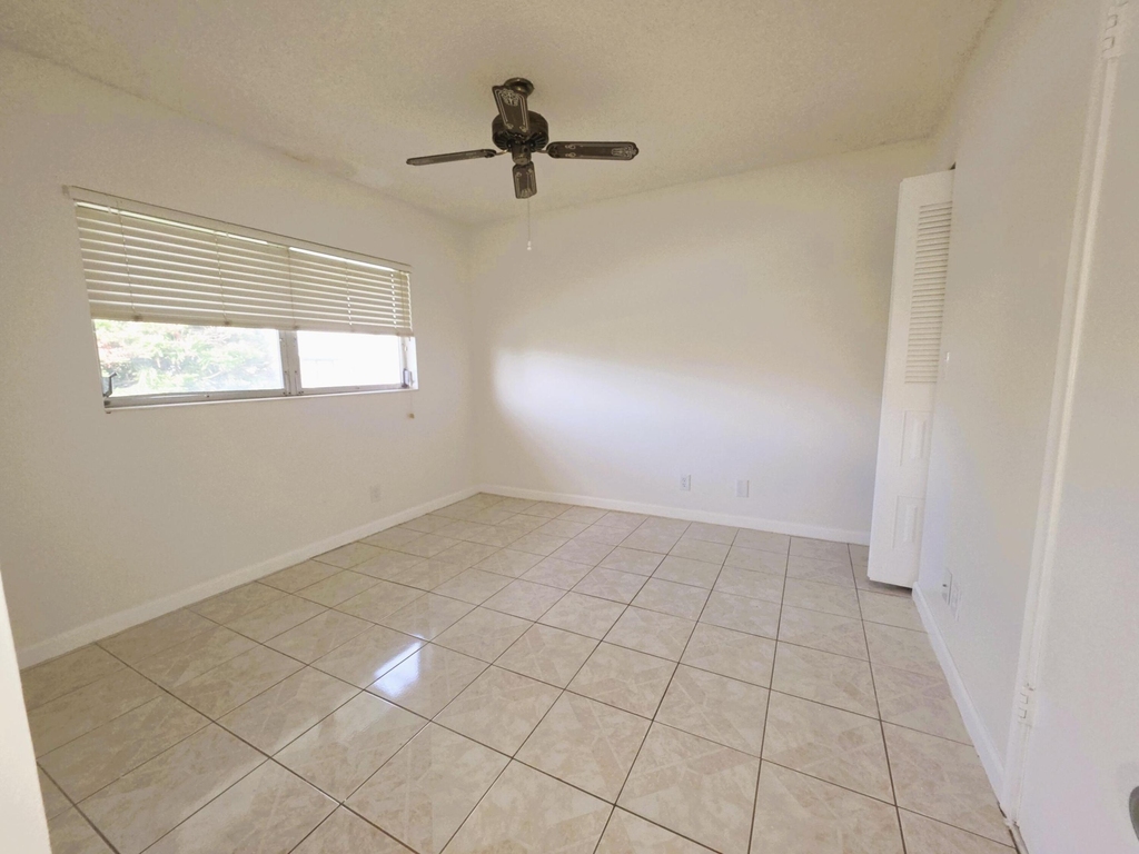 5445 Glenda Street - Photo 12