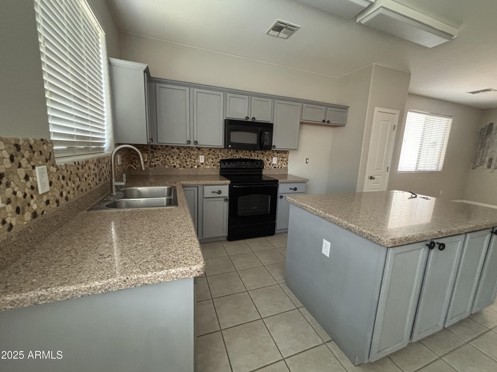 3942 E Claxton Avenue - Photo 5