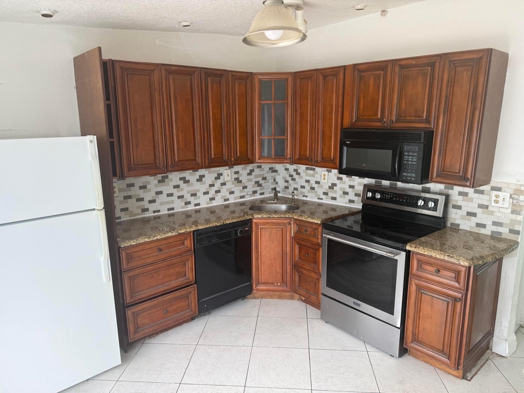 7814 Pembroke Road - Photo 1