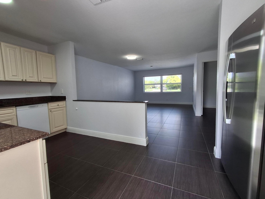 3731 Nw 110th Avenue Nw - Photo 4