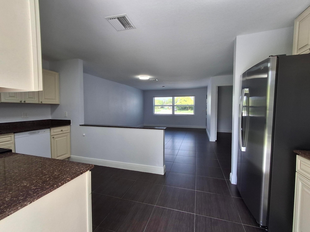 3731 Nw 110th Avenue Nw - Photo 3