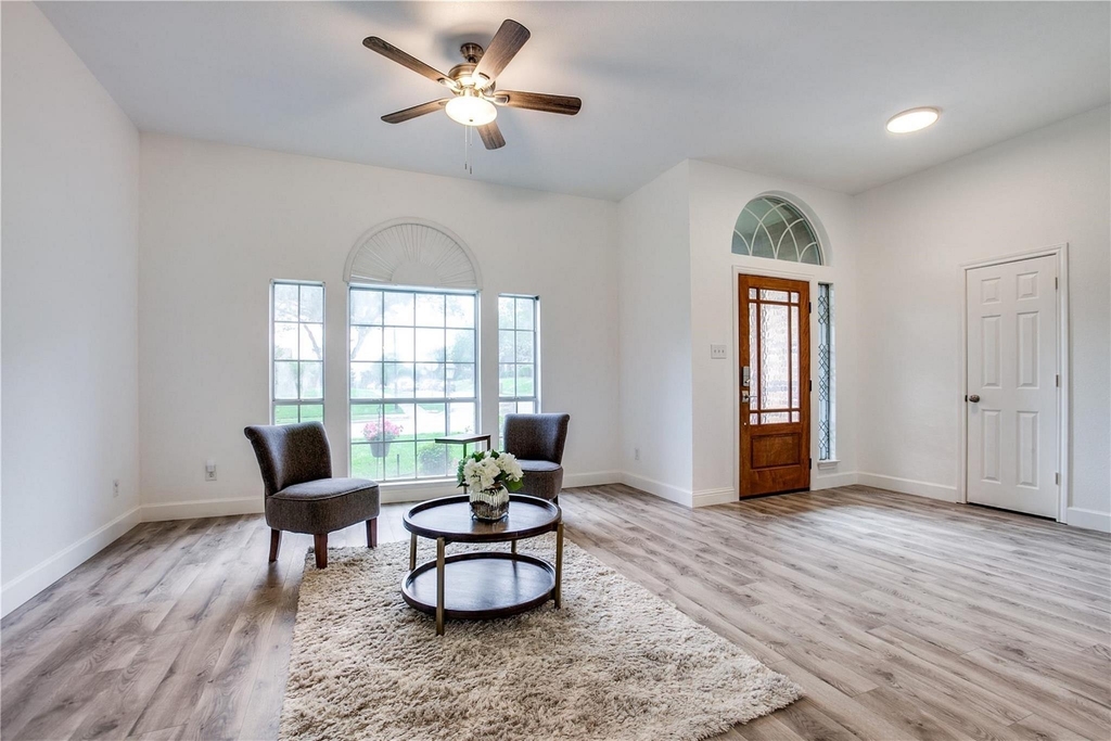 3306 Ashleaf Drive - Photo 2