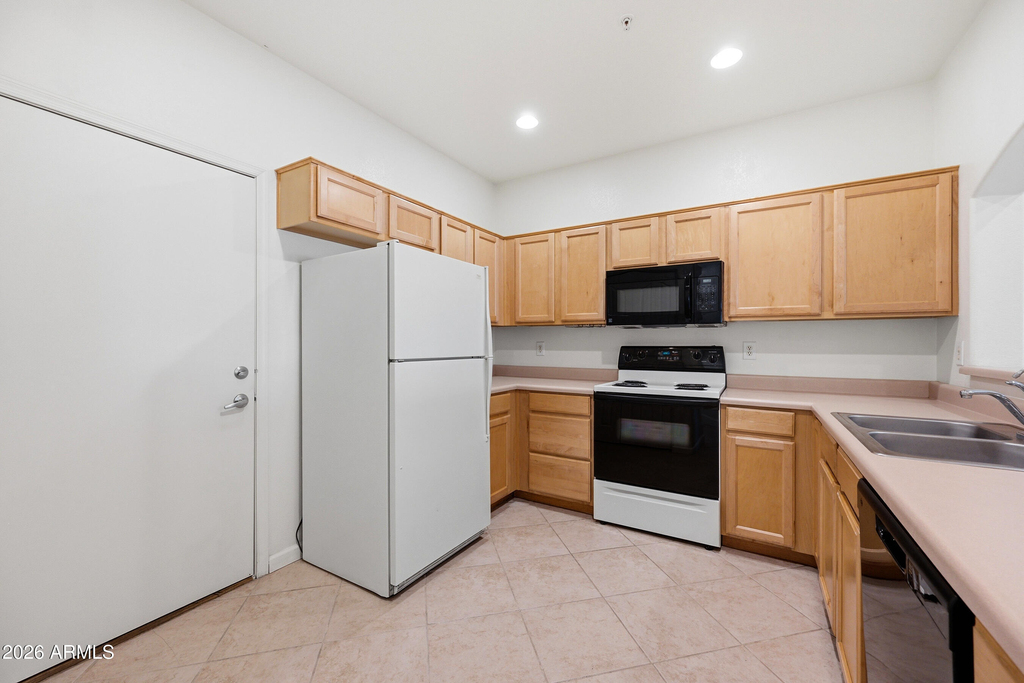 7021 E Earll Drive - Photo 9