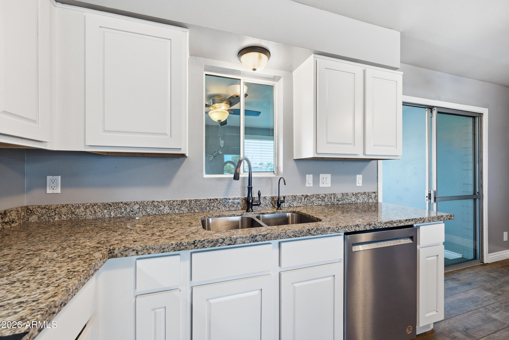 1506 W 2nd Street - Photo 0