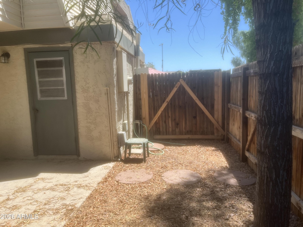5902 W Townley Avenue - Photo 32