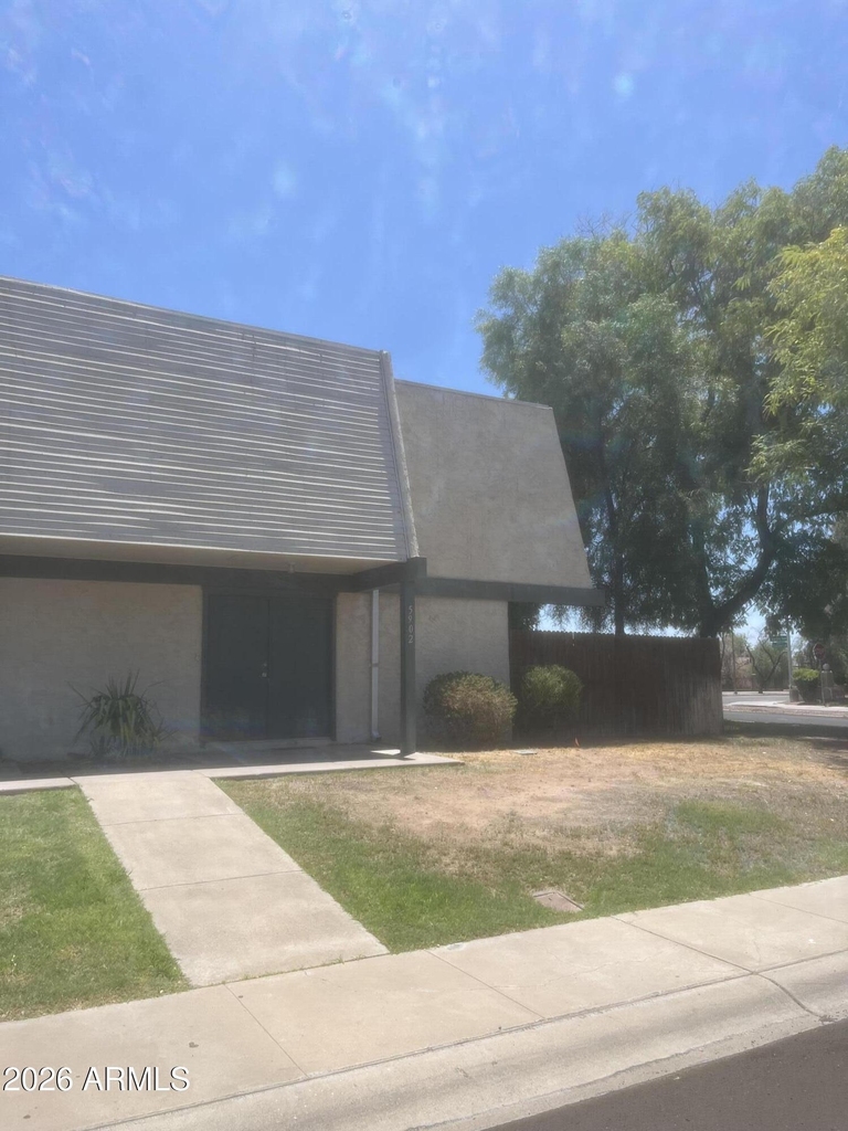 5902 W Townley Avenue - Photo 2