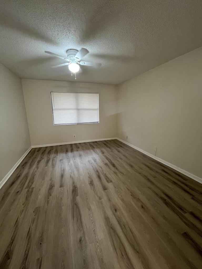 5975 Forest Hill Boulevard - Photo 10