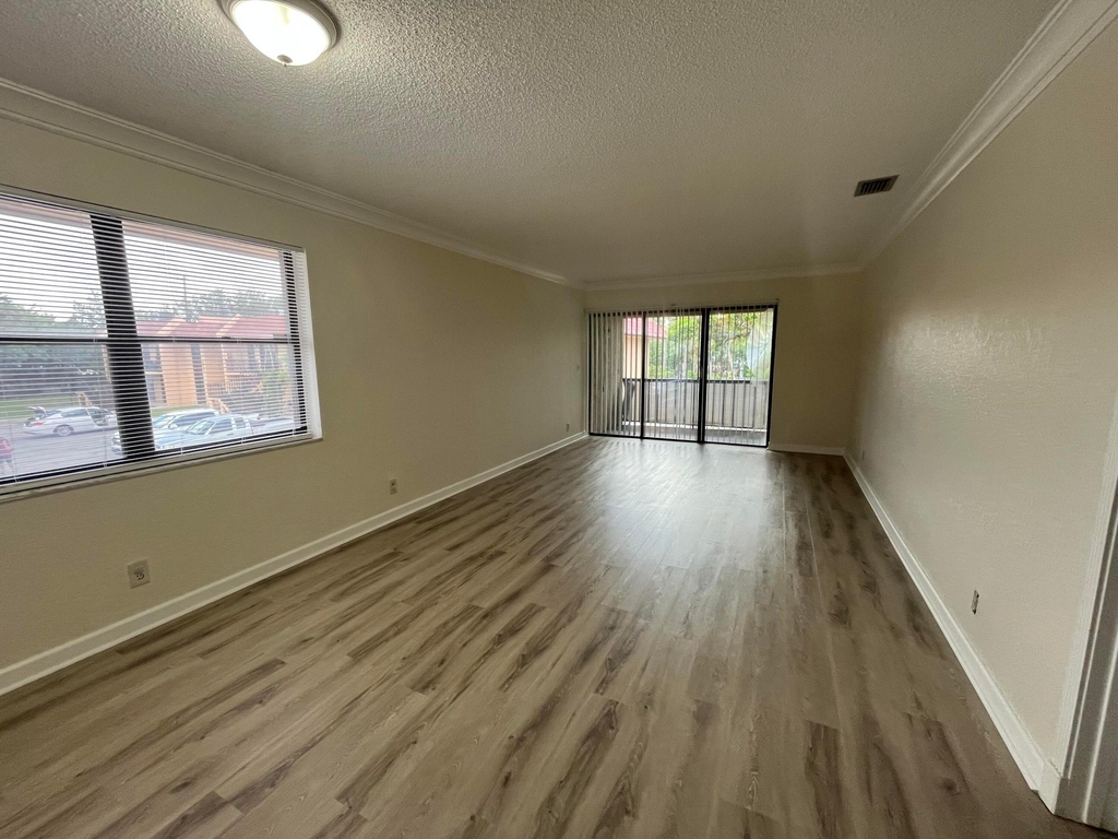 5975 Forest Hill Boulevard - Photo 7