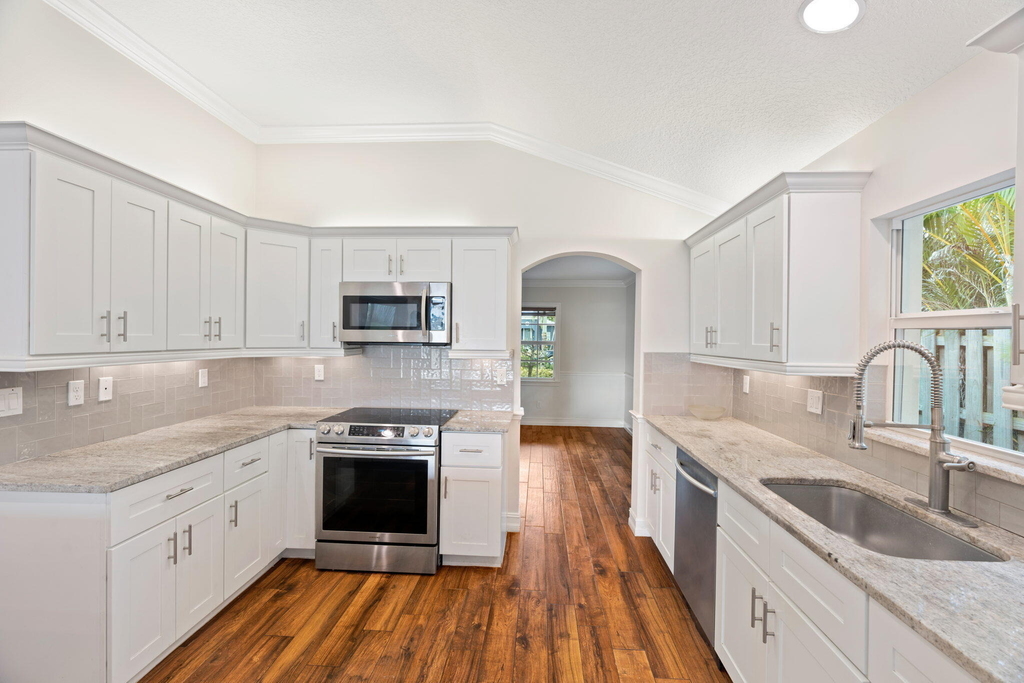 17735 Carver Avenue - Photo 8