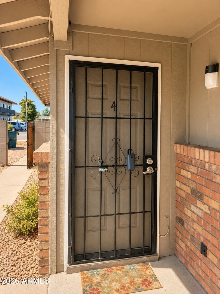 2931 E Beck Lane - Photo 0
