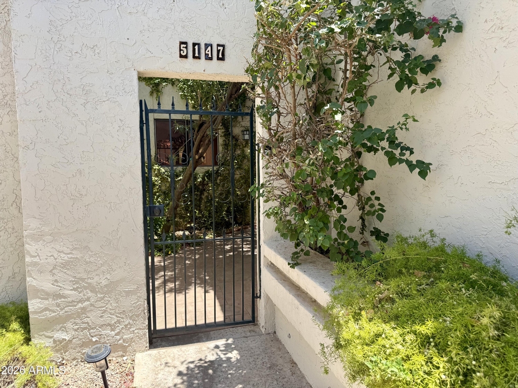 5147 N 76th Place - Photo 3