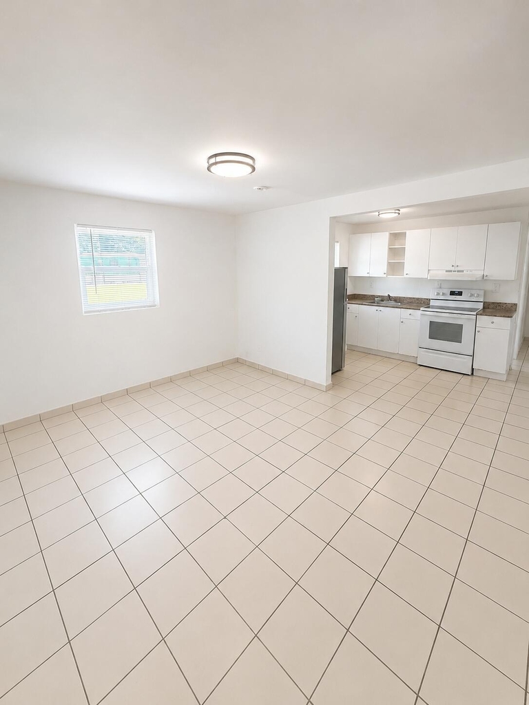 1725 Ne 148th Street - Photo 3
