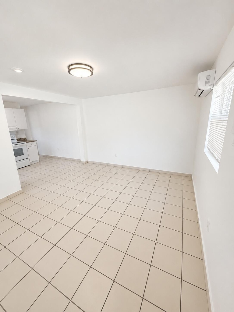 1725 Ne 148th Street - Photo 2