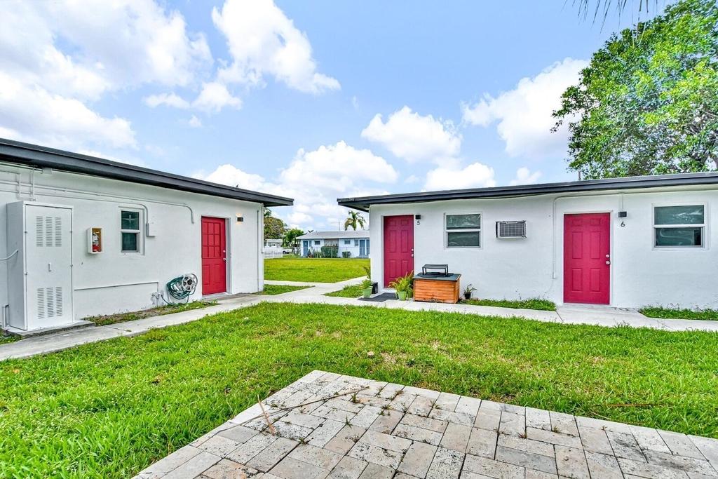 1725 Ne 148th Street - Photo 1