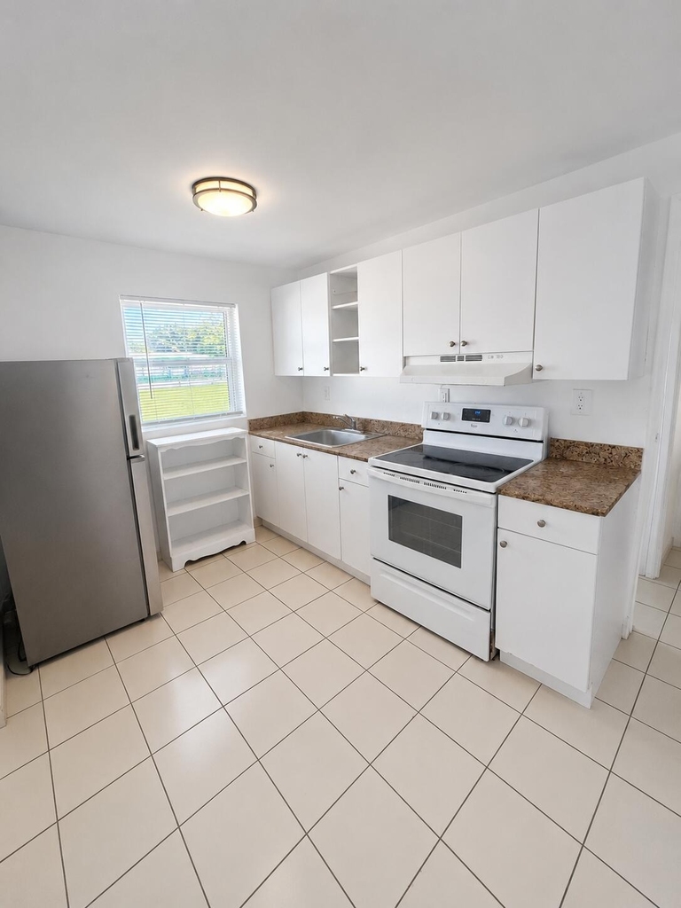 1725 Ne 148th Street - Photo 4