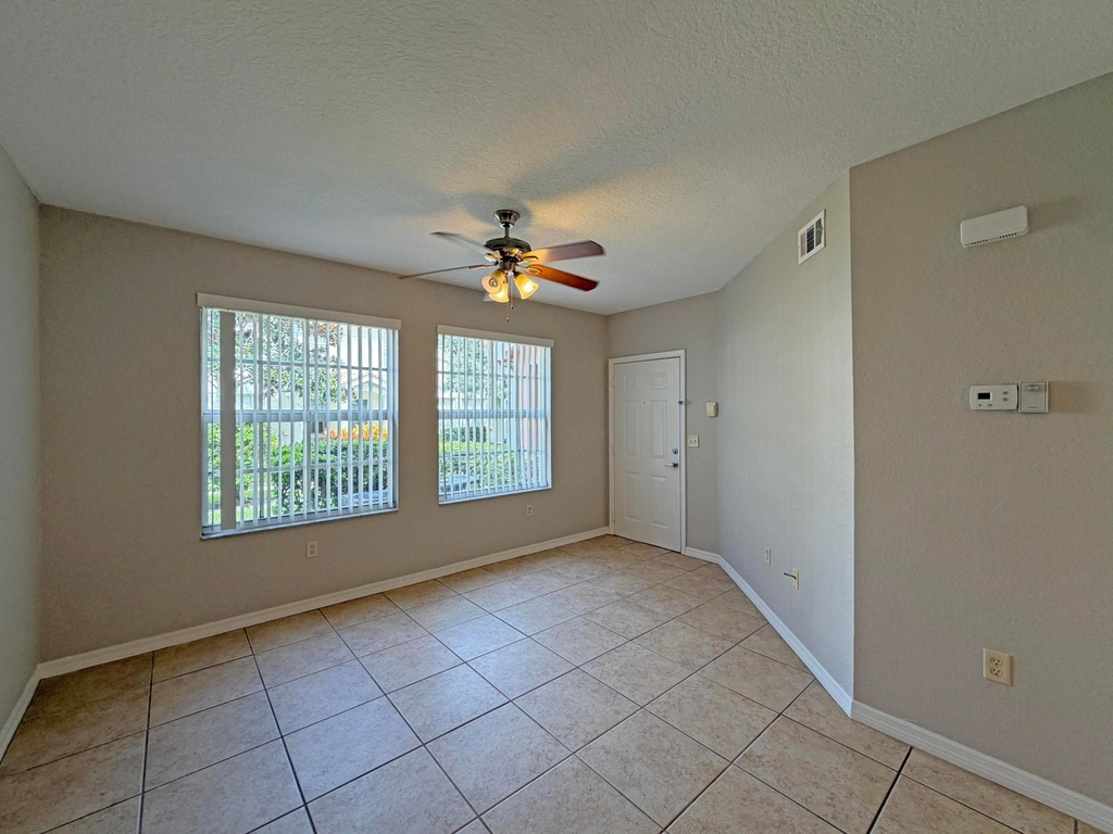 138 Sw Peacock Boulevard - Photo 4
