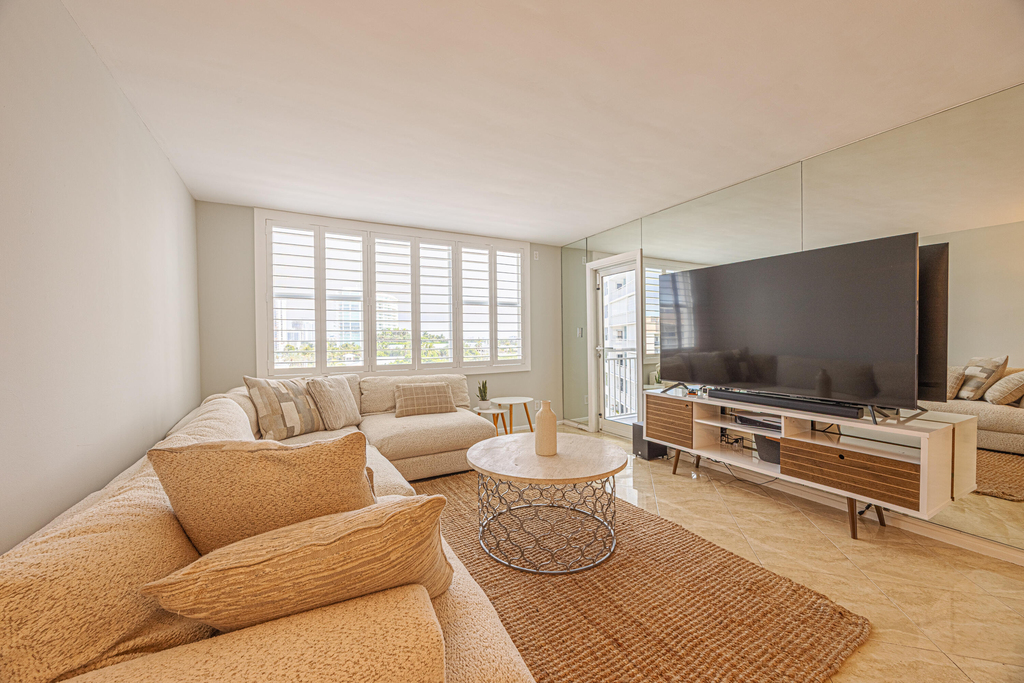 201 N Ocean Boulevard - Photo 2