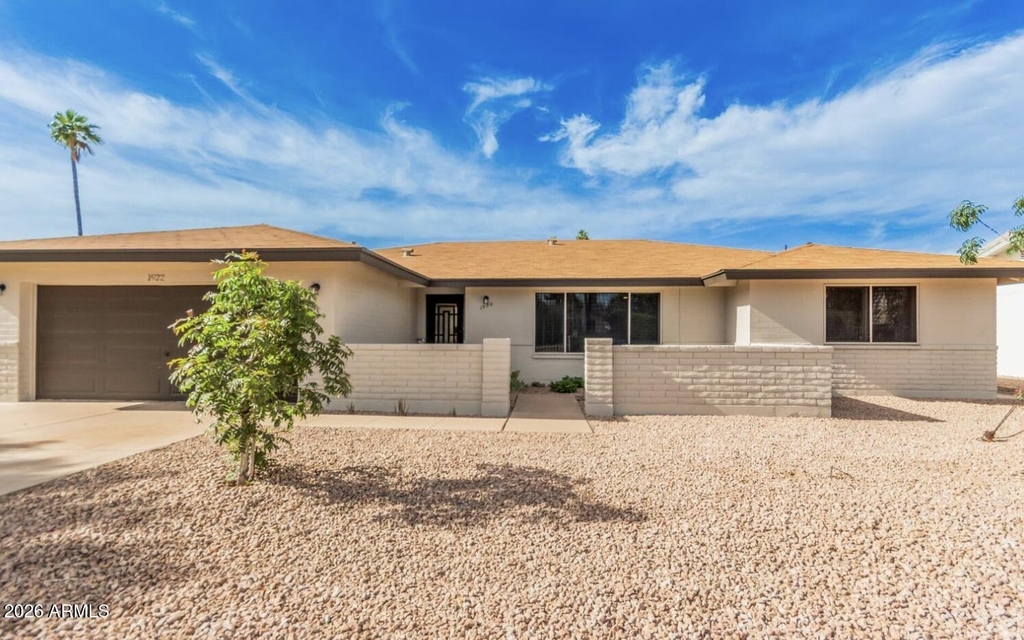 1922 E Laguna Drive - Photo 1