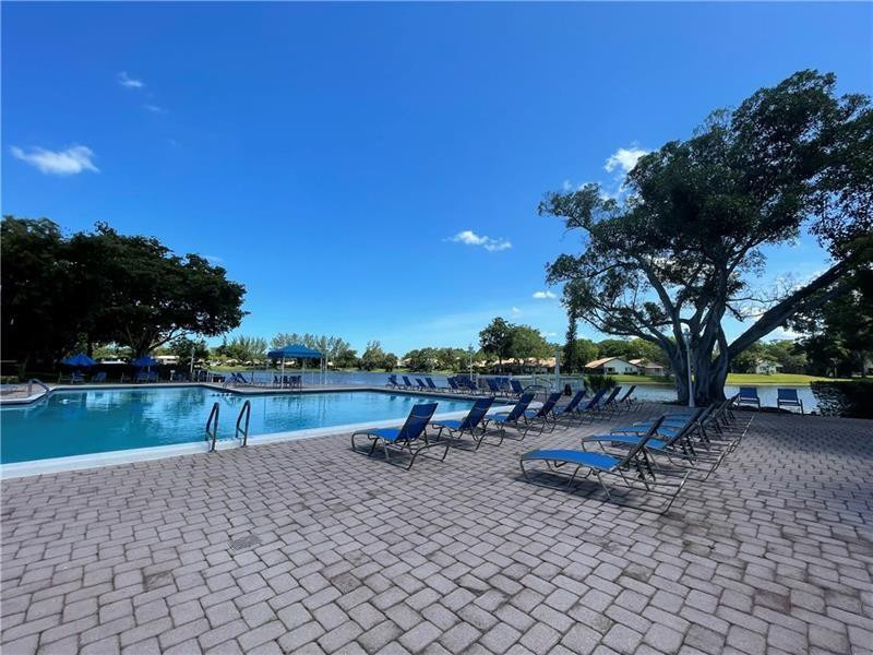 3690 Inverrary Drive - Photo 24