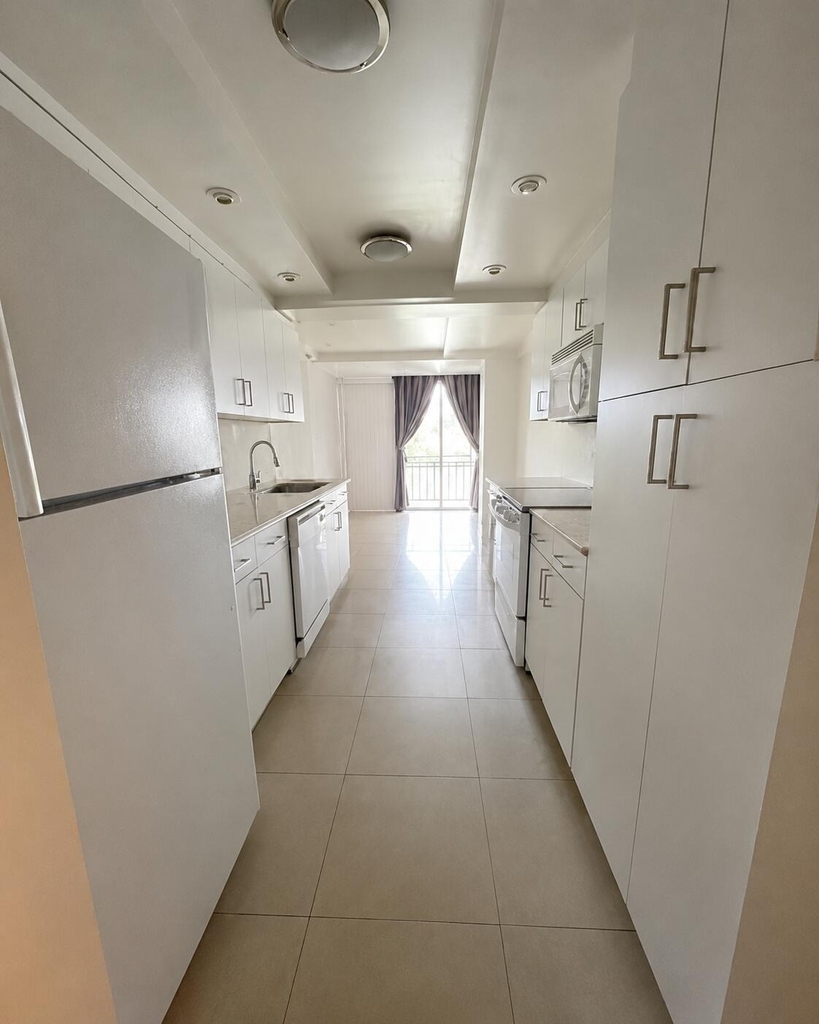 3690 Inverrary Drive - Photo 36