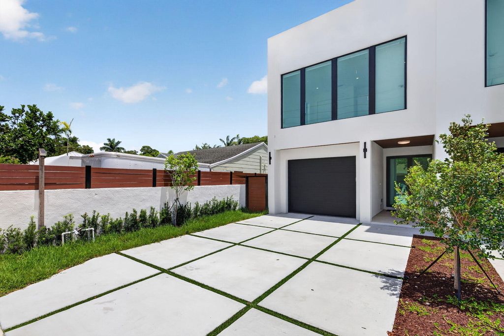 704 Sw 9th Street - Photo 1