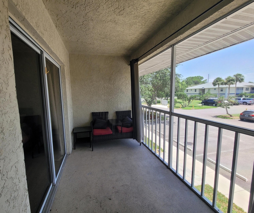 1522 Se Royal Green Circle - Photo 12
