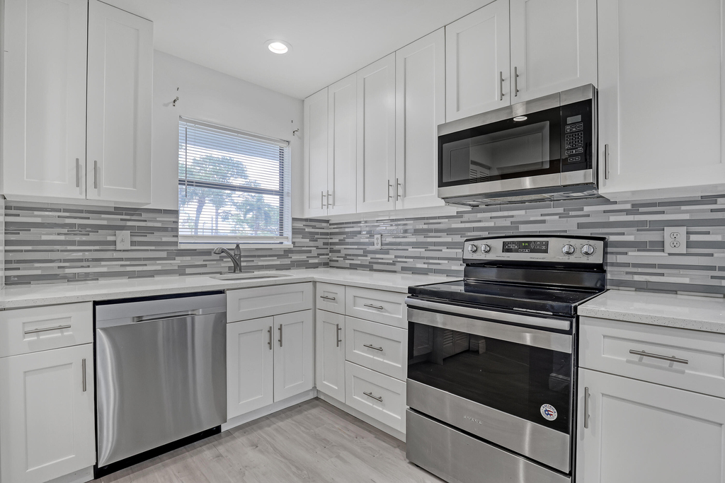 4575 Lucerne Lakes Boulevard - Photo 0