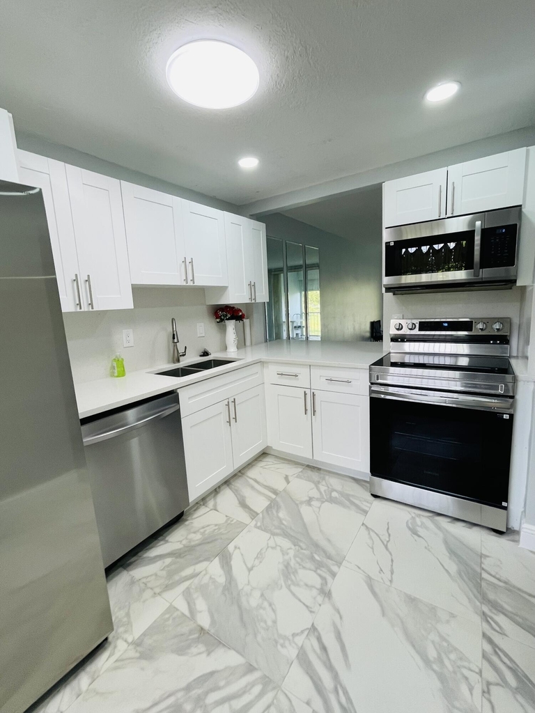5980 Nw 64th Avenue - Photo 1