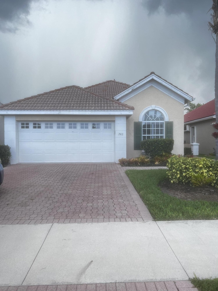 742 Sw Aruba Bay - Photo 0