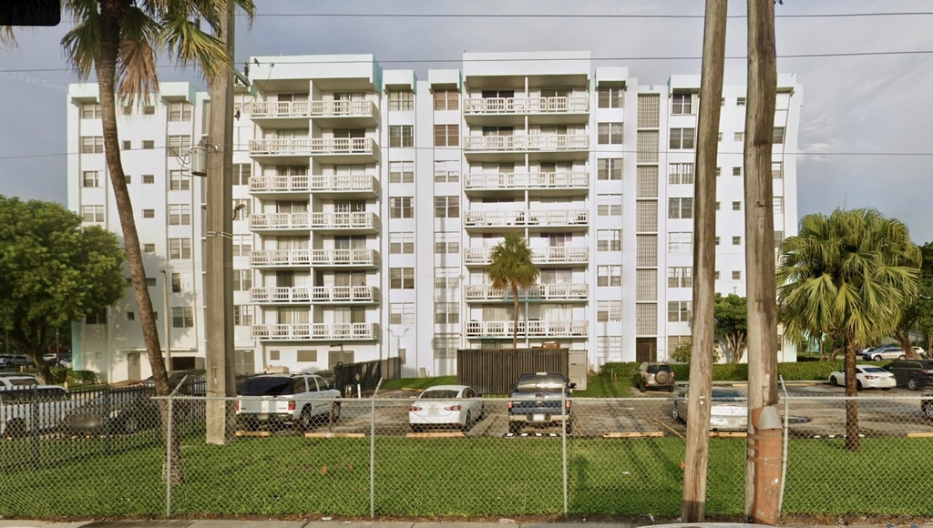 15600 Nw 7th Avenue - Photo 1
