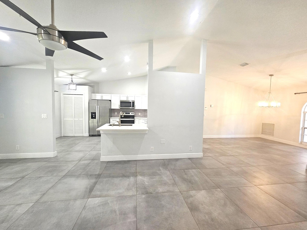 13588 74th Street N - Photo 5