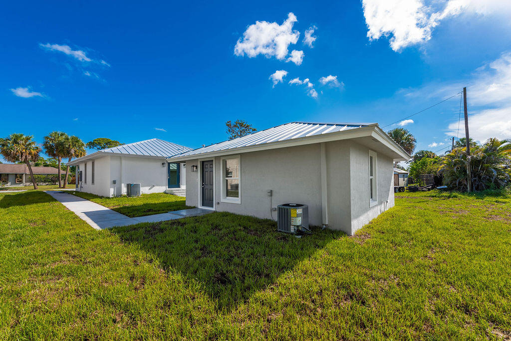 3018 Se Iris Street - Photo 0