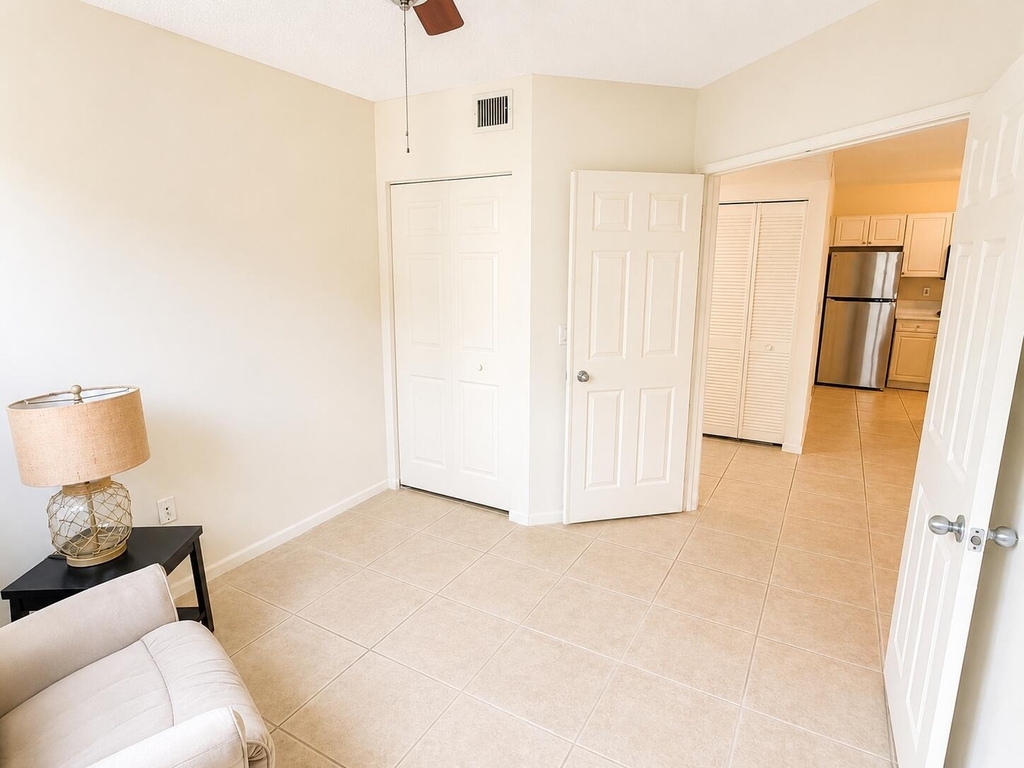 651 Okeechobee Boulevard - Photo 6