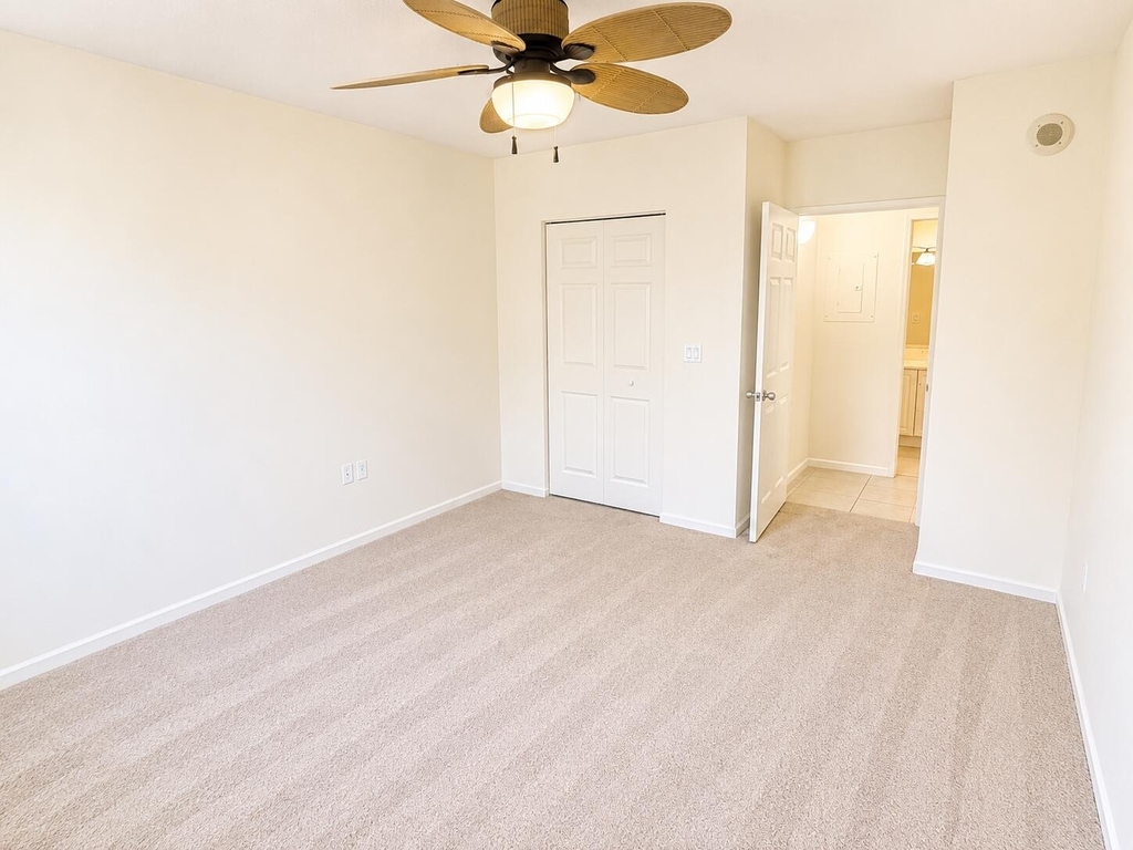 651 Okeechobee Boulevard - Photo 9