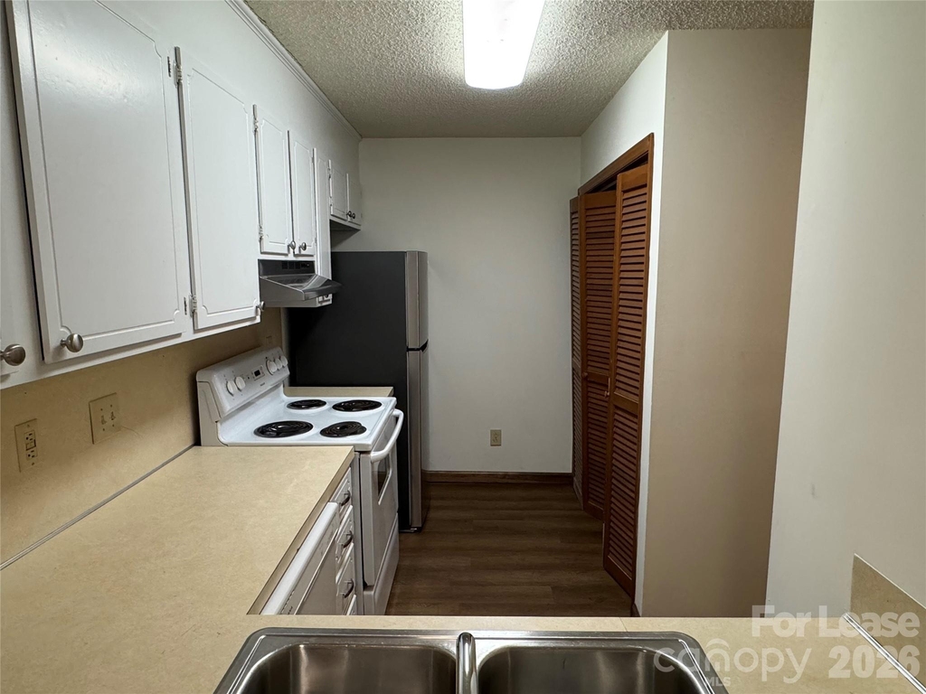 2033 Oakdale Road - Photo 3