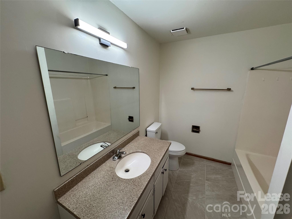 2033 Oakdale Road - Photo 8