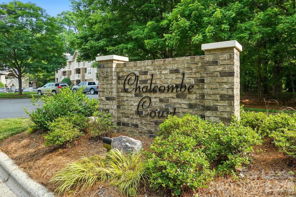 5007 Sharon Road - Photo 1