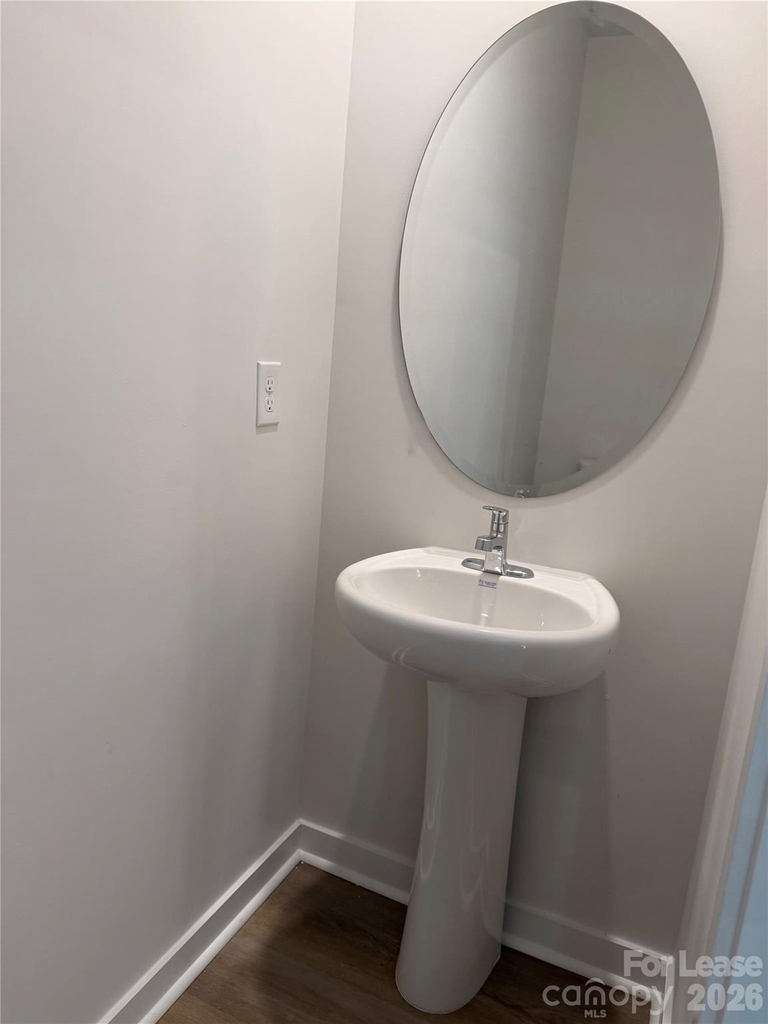 1423 Mammoth Road - Photo 8