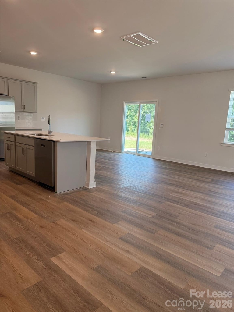 1423 Mammoth Road - Photo 1