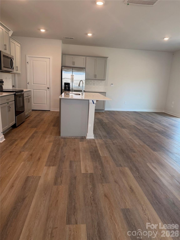 1423 Mammoth Road - Photo 2