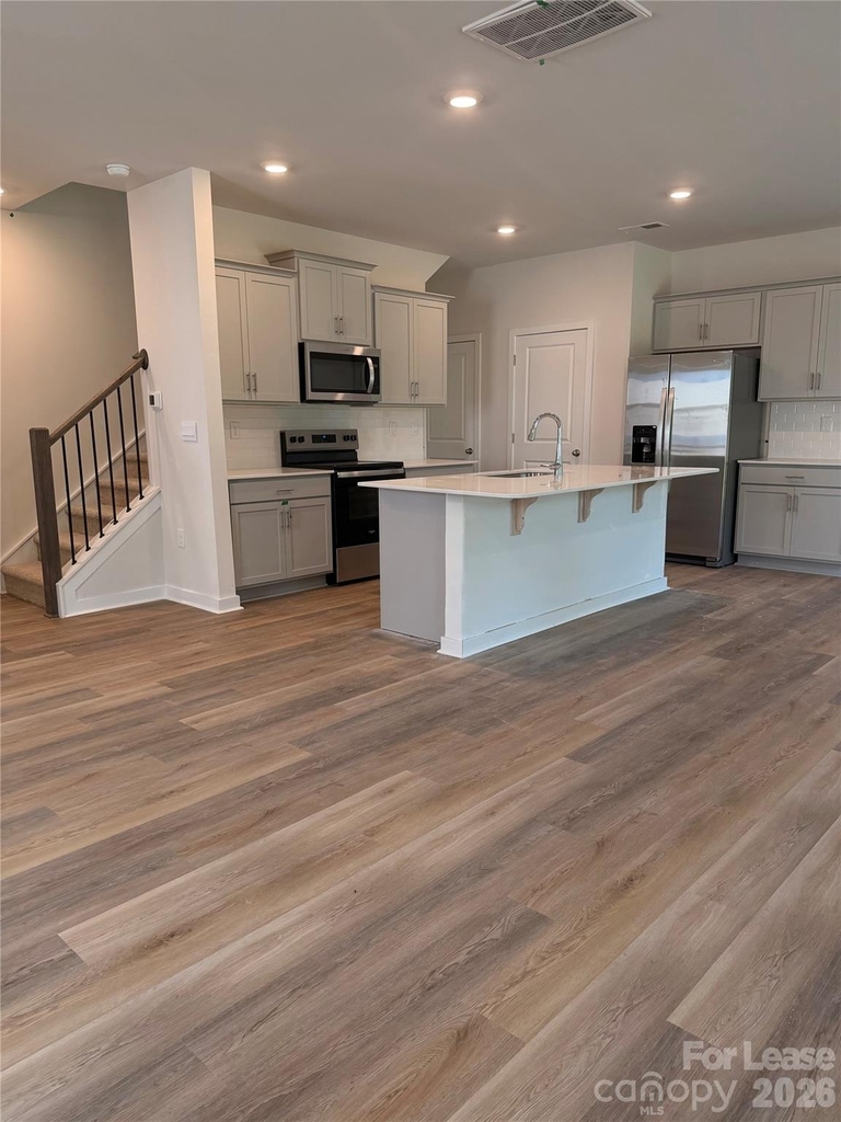 1423 Mammoth Road - Photo 3