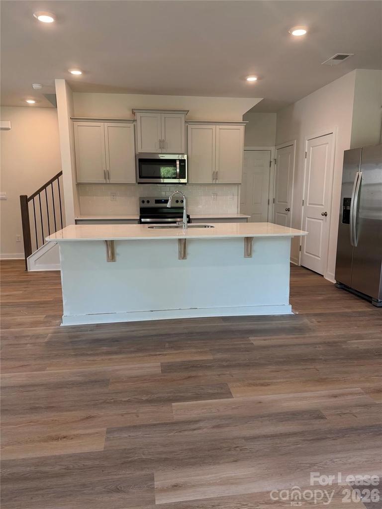 1423 Mammoth Road - Photo 4