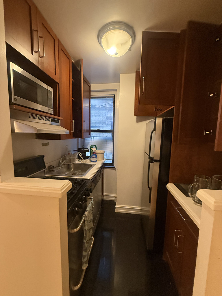 235 East 46th Street - Photo 7