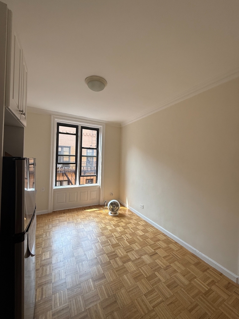219 East 69th Street #6K - Photo 2