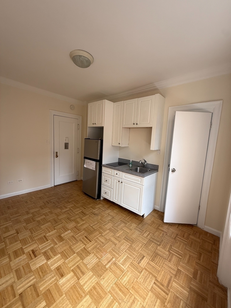 219 East 69th Street #6K - Photo 0